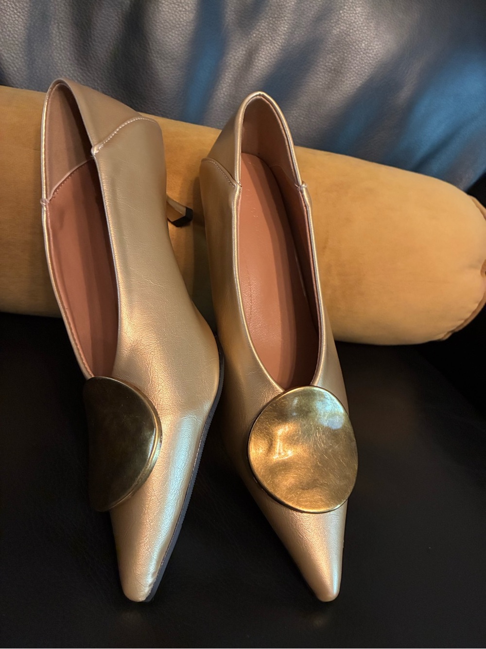 Gold Pointed Toe Women’s Kitty Heels with Decorative Disc. Size 39